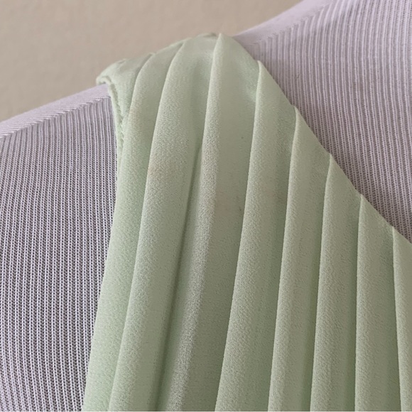 Banana Republic Pleated Sleeveless Blouse Honeydew Green NWT Size XS Tank Top - Picture 7 of 11